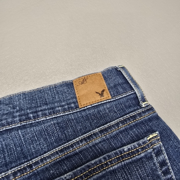 AEO stretch lightly distressed blue denim jean shorts women's size 4 - Picture 7 of 10